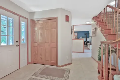 987 Demont Avenue E Maplewood MN 55109