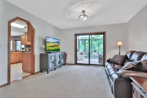 987 Demont Avenue E Maplewood MN 55109
