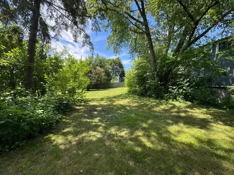 2338 15th Avenue E North Saint Paul MN 55109