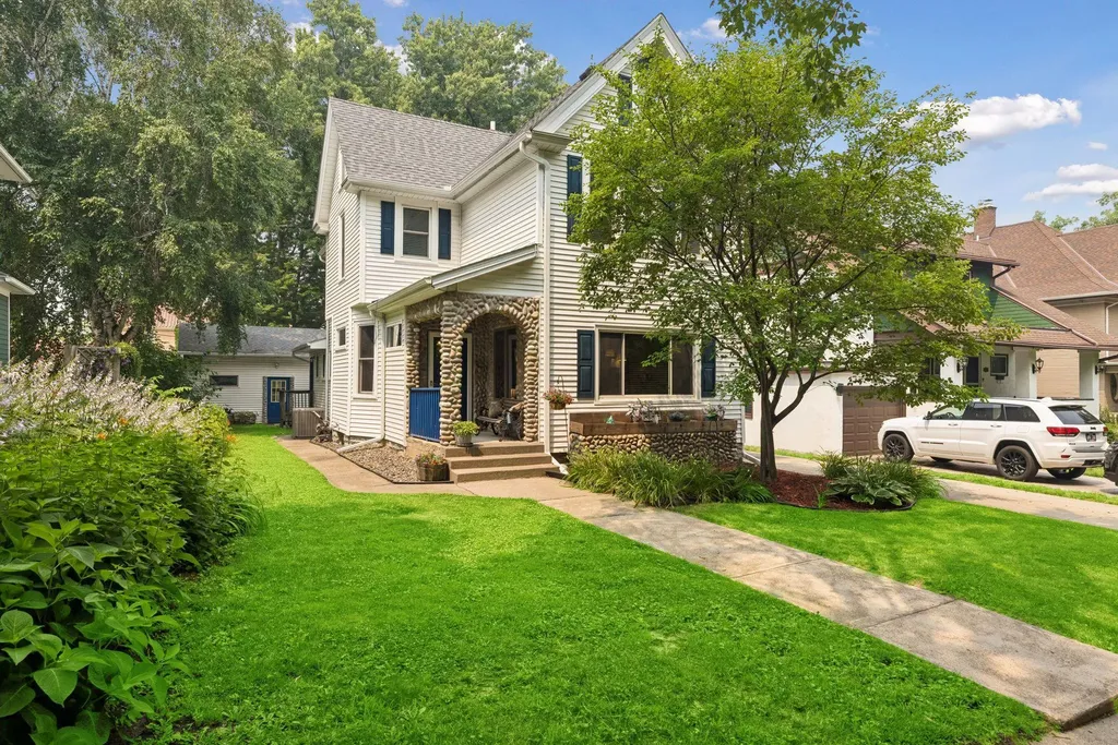 657 Delaware Avenue Saint Paul MN 55107