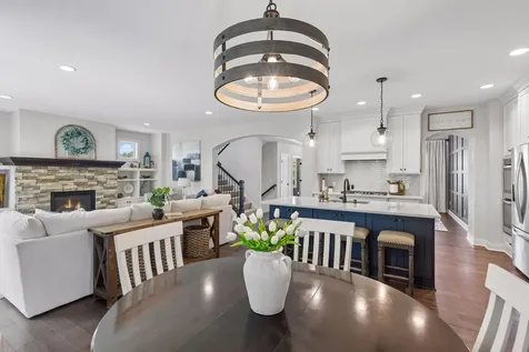 34 Rapp Farm Boulevard North Oaks MN 55127