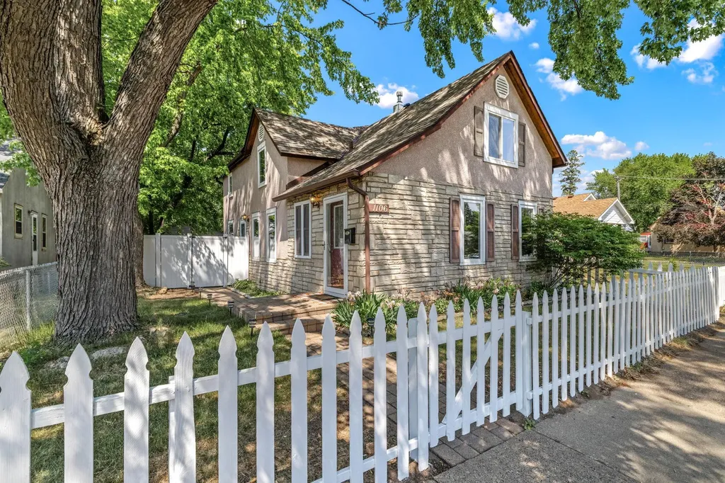 1106 5th Avenue S South Saint Paul MN 55075