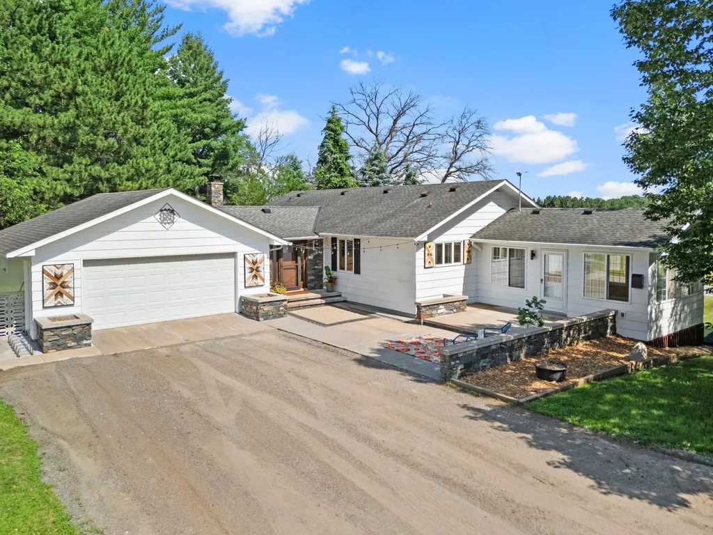 3097 325th Avenue NW Cambridge MN 55008