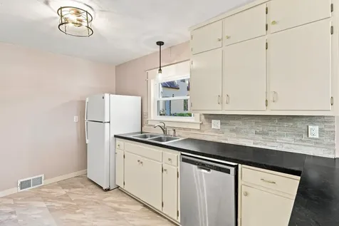 320 Kingsley Street S Winsted MN 55395