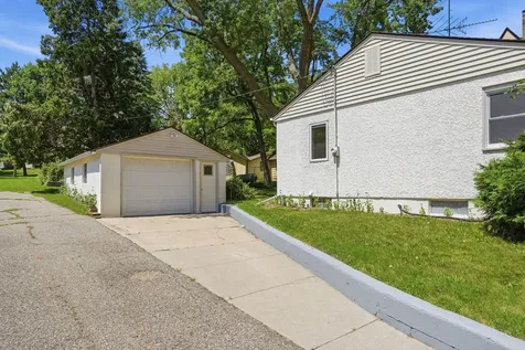 320 Kingsley Street S Winsted MN 55395