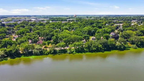 320 Kingsley Street S Winsted MN 55395