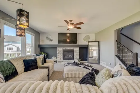 5204 Porchlight Bay Woodbury MN 55129