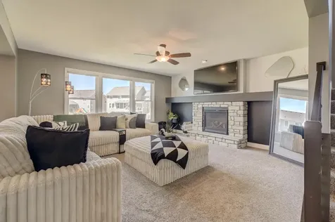 5204 Porchlight Bay Woodbury MN 55129