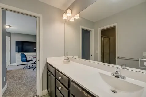 5204 Porchlight Bay Woodbury MN 55129