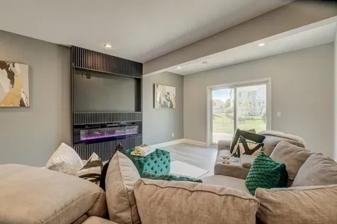 5204 Porchlight Bay Woodbury MN 55129