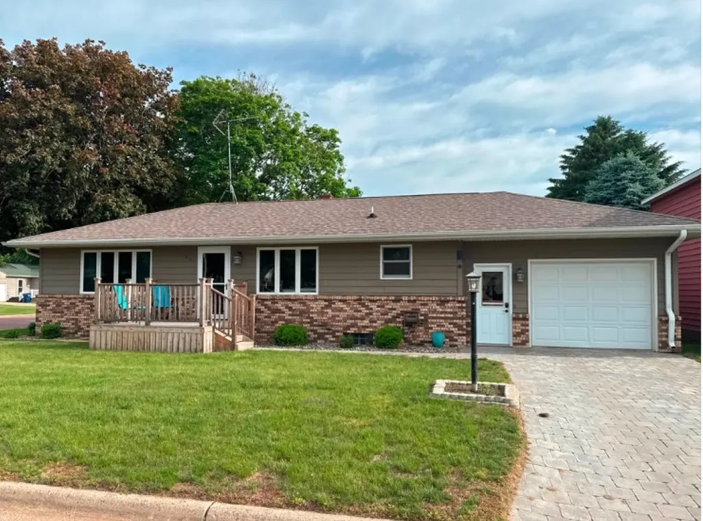 313 Blue Street W Comfrey MN 56019