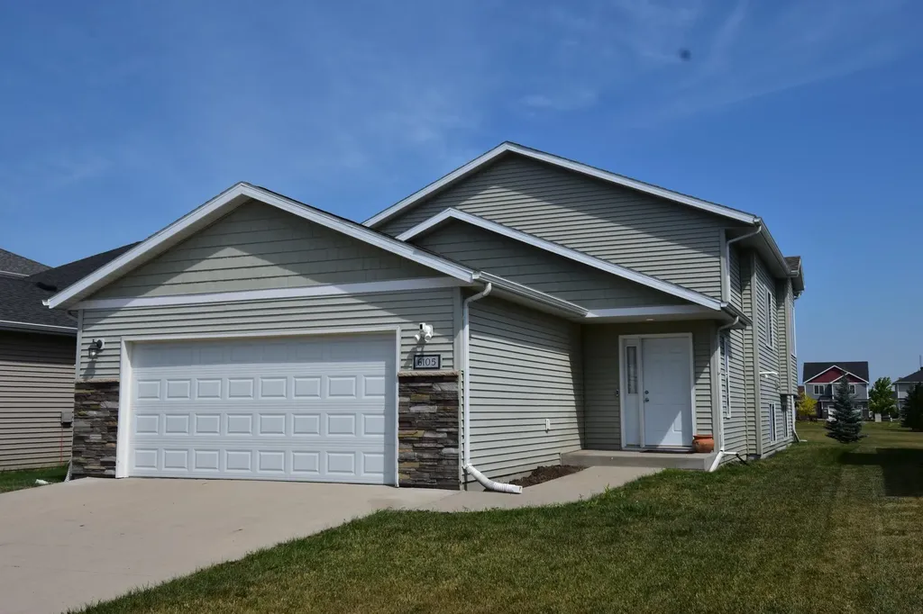 6105 61 Avenue S Fargo ND 58104