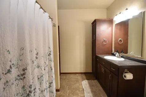 6105 61 Avenue S Fargo ND 58104