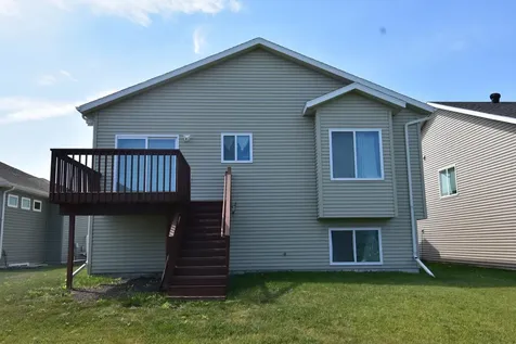 6105 61 Avenue S Fargo ND 58104