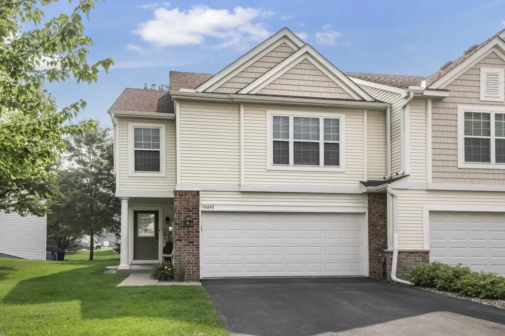 10642 Pond Curve Woodbury MN 55129