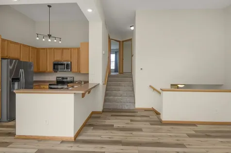 10642 Pond Curve Woodbury MN 55129
