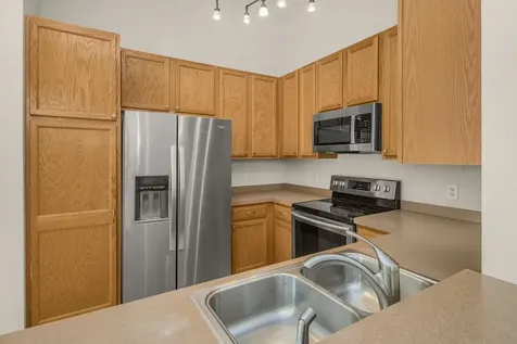10642 Pond Curve Woodbury MN 55129