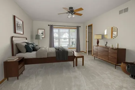 10642 Pond Curve Woodbury MN 55129