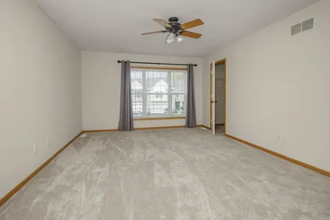10642 Pond Curve Woodbury MN 55129