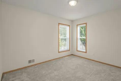 10642 Pond Curve Woodbury MN 55129