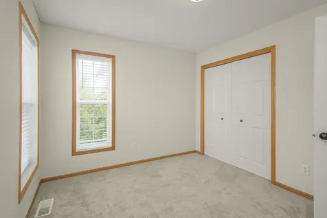 10642 Pond Curve Woodbury MN 55129