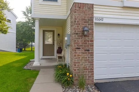 10642 Pond Curve Woodbury MN 55129