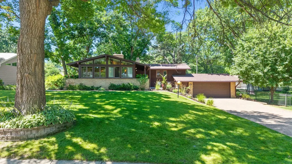 5164 Saint Moritz Drive Fridley MN 55421
