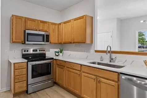 1336 Yorkshire Lane Shakopee MN 55379