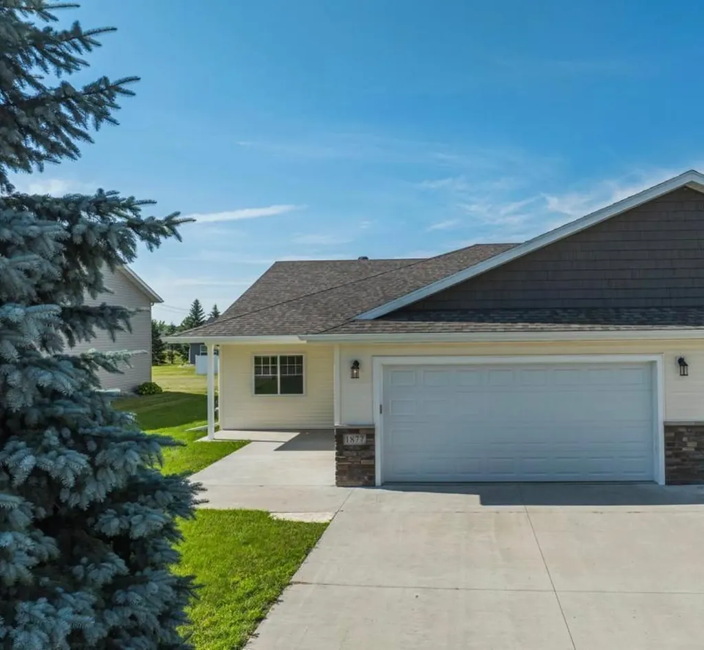 1877 Longview Drive Detroit Lakes MN 56501