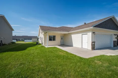 1877 Longview Drive Detroit Lakes MN 56501