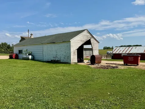 319 & 311 60th Avenue Pipestone MN 56164