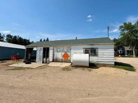 319 & 311 60th Avenue Pipestone MN 56164