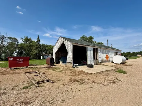 319 & 311 60th Avenue Pipestone MN 56164