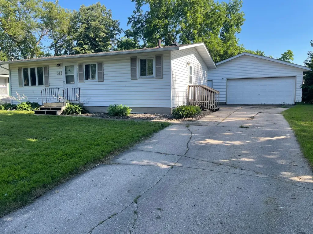 513 8th Avenue NW Waseca MN 56093