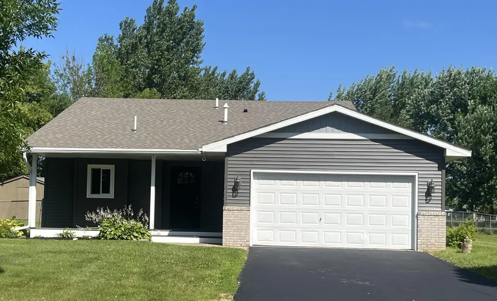 1300 Honeysuckle Lane SE Cambridge MN 55008
