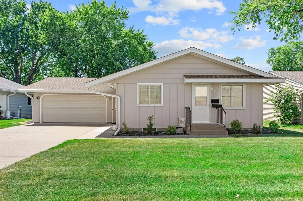 229 8th Avenue SE Osseo MN 55369