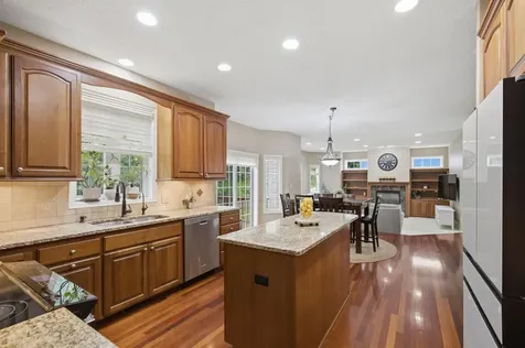 15016 Viewcrest Lane Burnsville MN 55306