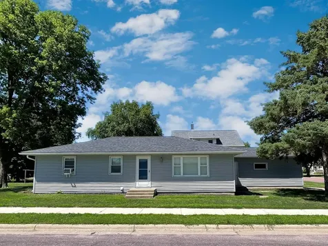 402 N Van Buren Avenue Springfield MN 56087