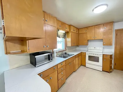 402 N Van Buren Avenue Springfield MN 56087