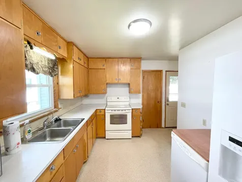402 N Van Buren Avenue Springfield MN 56087