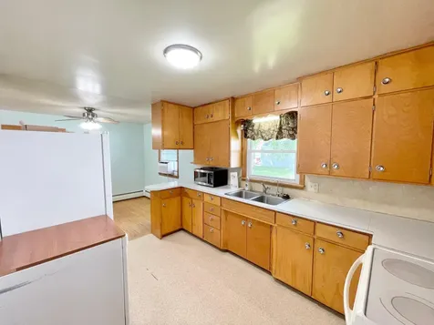 402 N Van Buren Avenue Springfield MN 56087