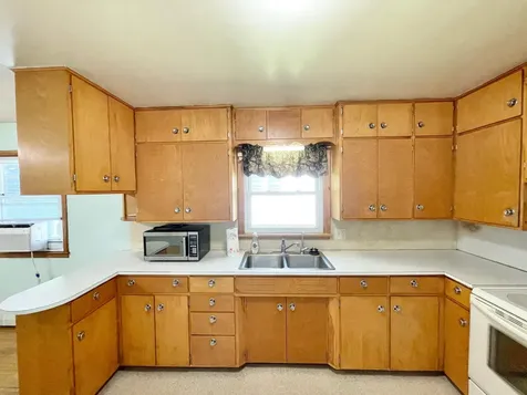 402 N Van Buren Avenue Springfield MN 56087