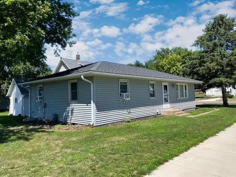 402 N Van Buren Avenue Springfield MN 56087