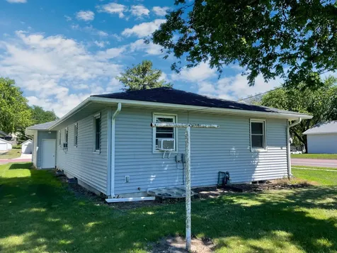 402 N Van Buren Avenue Springfield MN 56087