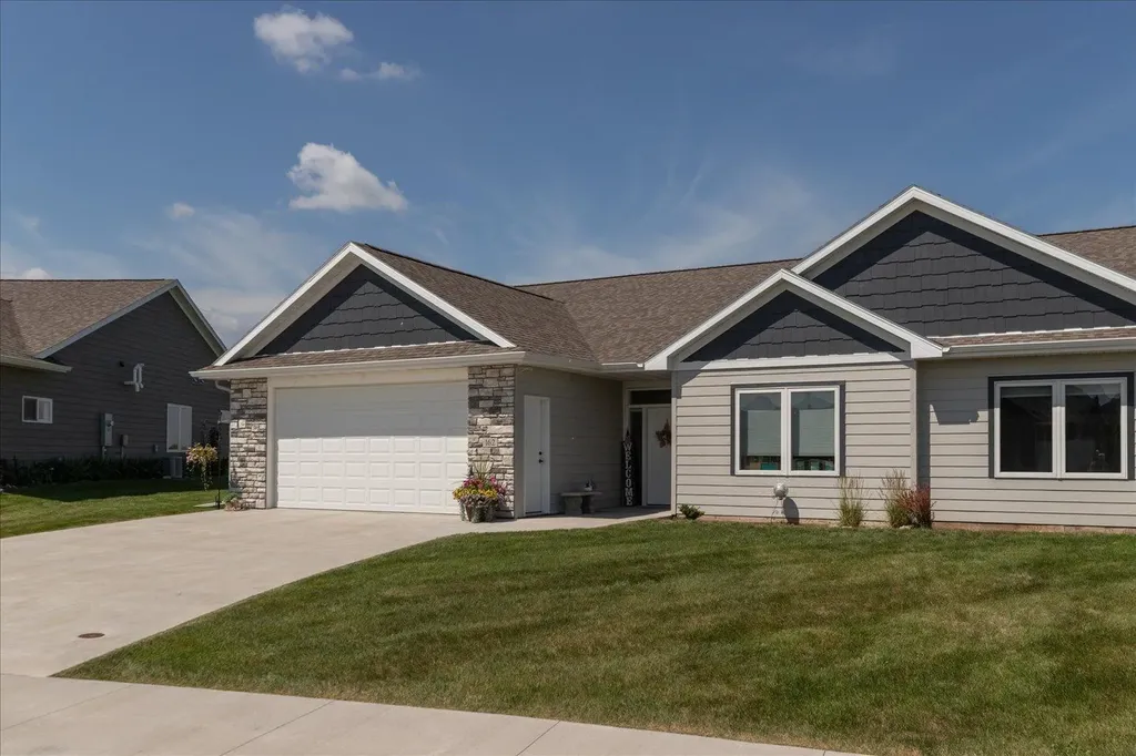 162 Sandstone Drive NW Eyota MN 55934