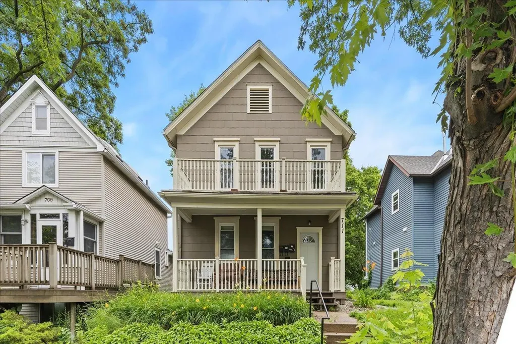 711/713 26th Avenue S Minneapolis MN 55454