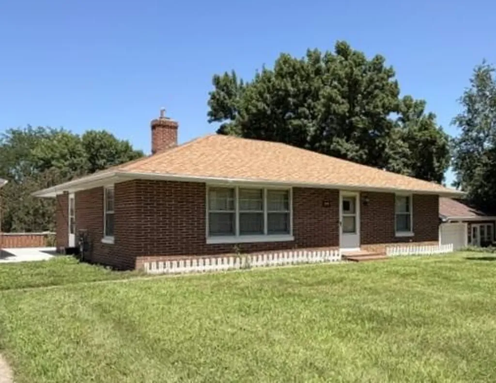 830 6th Street Windom MN 56101