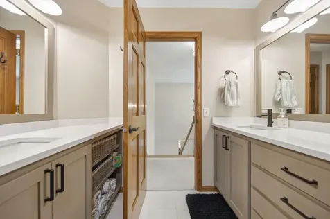 699 Bridle Ridge Road Eagan MN 55123