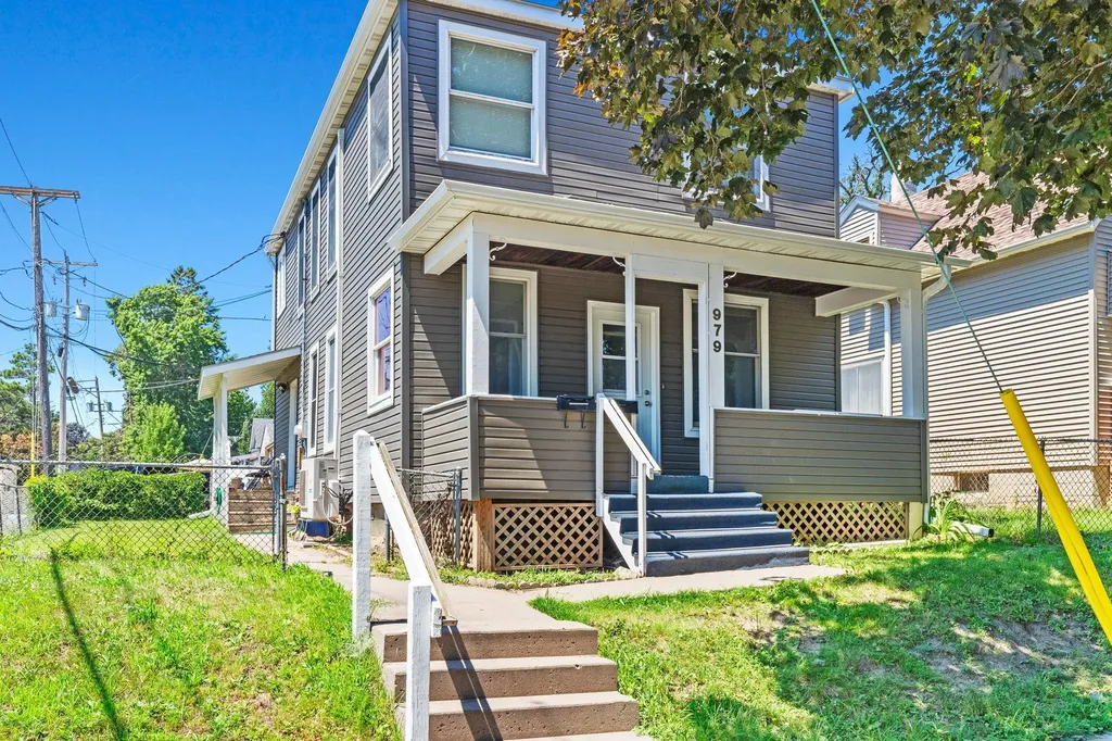 979 Victoria Street N Saint Paul MN 55103
