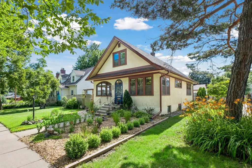 1301 Victoria Street N Saint Paul MN 55117